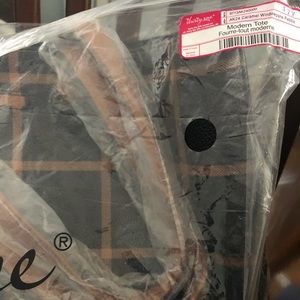 Thirty-one Gifts Modern Tote in caramel windowpane pebble